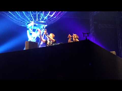 ASOT 550 Den Bosch - Tritonal Ben Gold  Suzu