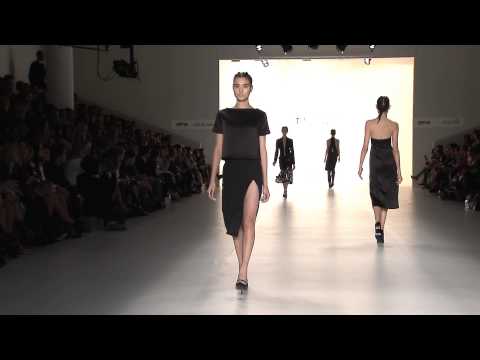 Desfile Tufi Duek verão 2014