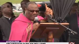 Archbishop Duncan Williams prays for Ghana