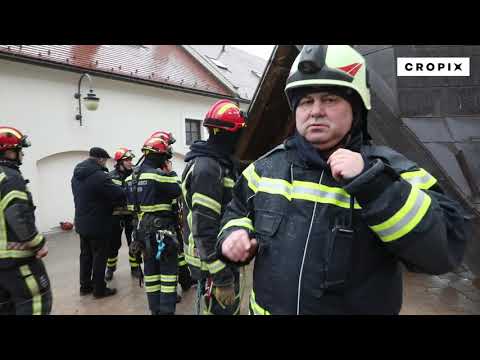 Skinut zvonik s oštećenog tornja sisačke katedrale