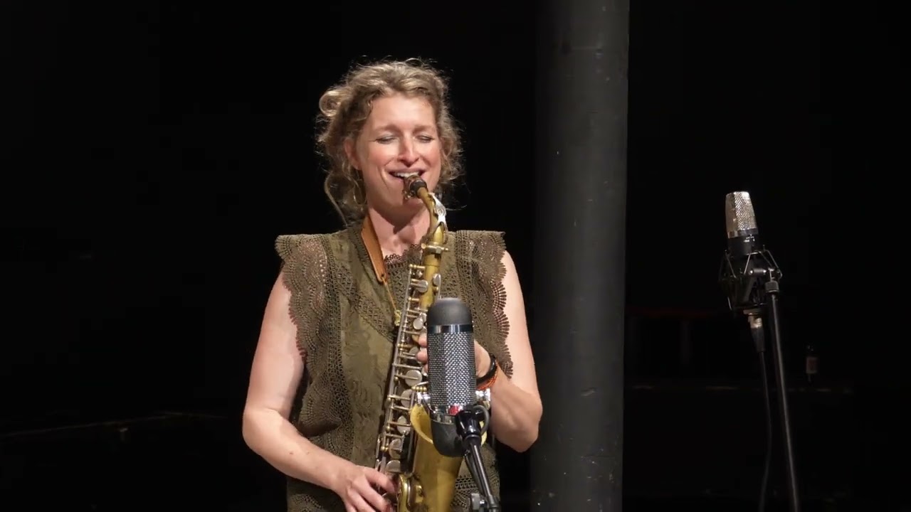 Nicole Johänntgen Pandeiro, Sing It Baby!