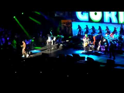Gorillaz - DARE (feat. Rosie Wilson) (Live @ Madison Square Garden) 10/8/10