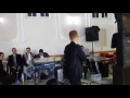 أغنية لابني عمر في حفل زفاف أخيه محمد التي أثرت في الجميع أغنية لابني عمر في حفل زفاف أخيه محمد التي أثرت في الجميع