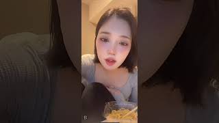 【TikTok】冷やし中華　谷間