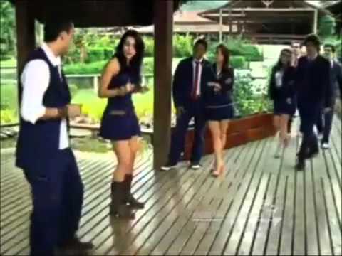 Rebelde Brasil - Carla dança com Binho
