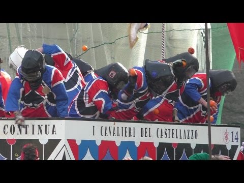 Battaglia arance carro da getto I Cavalieri del Castellazzo - Carnevale Ivrea 2016