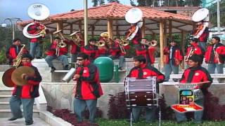 preview picture of video 'BANDA DE MUSICOS LA GRAN FAMILIA DE TOMA CARHUAZ 2011 - PAMPA DE LLIPA'