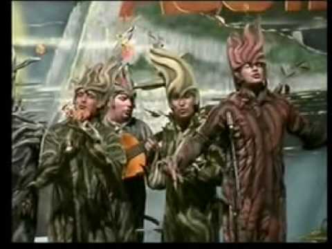 2004_COMPARSA "LAS ESTACIONES" _Pasodoble "Siempre iba vestida"