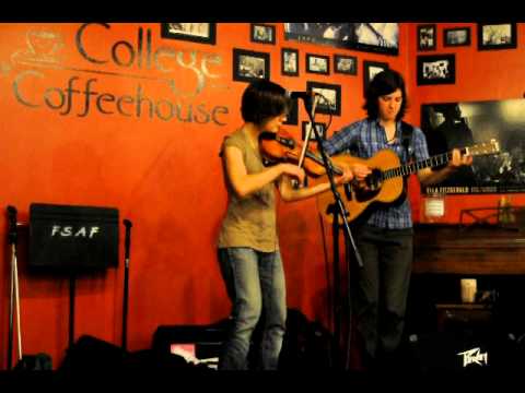 Petronella | Lissa Schneckenburger & Bethany Waickman on Fiddle and Guitar