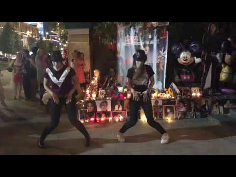 День рождения Майкла Джексона - видео с улиц Москвы