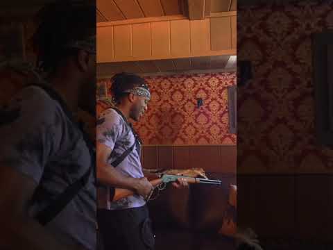 KSI Scares Harry (W2S) & Tobi (Tobjizzle) By Pointing A Gun At Them