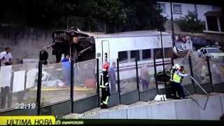 preview picture of video 'Tren descarrila en Santiago TVG - Santiago Train derailment - Descarrilamento de comboios Santiago'