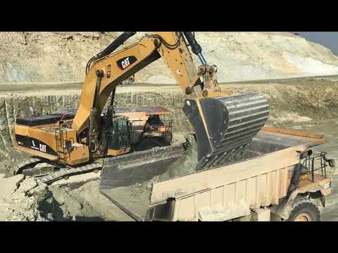 Caterpillar 385C Excavator Loading Caterpillar Dumpers And Trucks - Kivos Ate