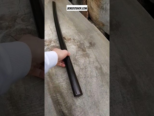 Vídeo relacionado con DEPICE Set Bokken de Haya con Saya, Aprox. 500 g, Longitud Aprox. 101 cm, Madera Natural, Lacado Transparente, Iaido Aikido Aikido