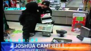Officer stops robbery in progress