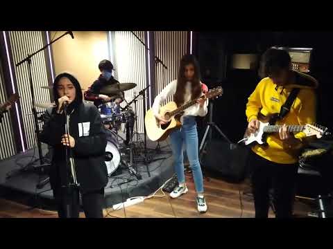 Pakmaya Ülkü Hızal Anadolu Lisesi Erkin KORAY Bir Eylül Akşamı