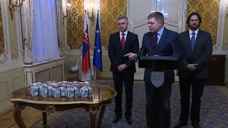 "Tri kávy na stole. Fico predstavil ďalšiu verziu, Kuciak mohol vraha poznať, píšu Česi" p