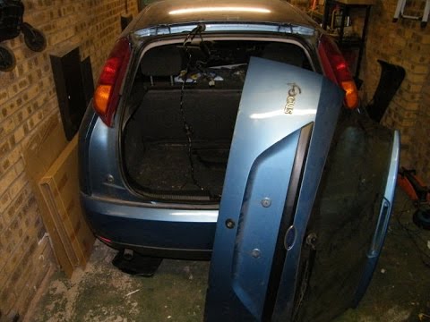 Ford Focus Tailgate Removal