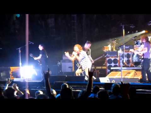 Pearl Jam - Push Me Pull Me Live in Boston 2010