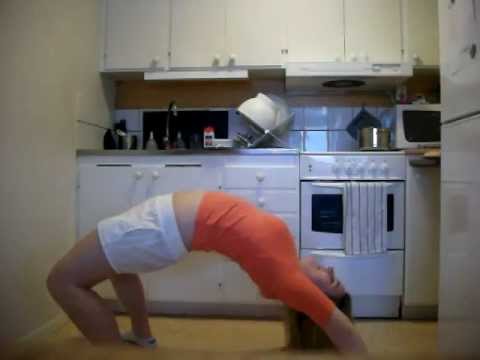 Går ner i brygga från stående