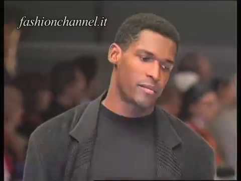 "Versus Istante" Spring Summer 1994 Milan 1 of 3 pret a porter woman by FashionChannel