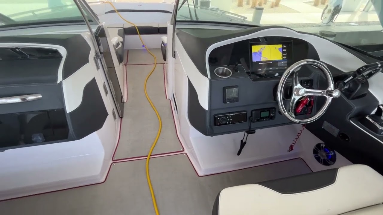 Regal 33 OBX Twin 300 Yamahas
