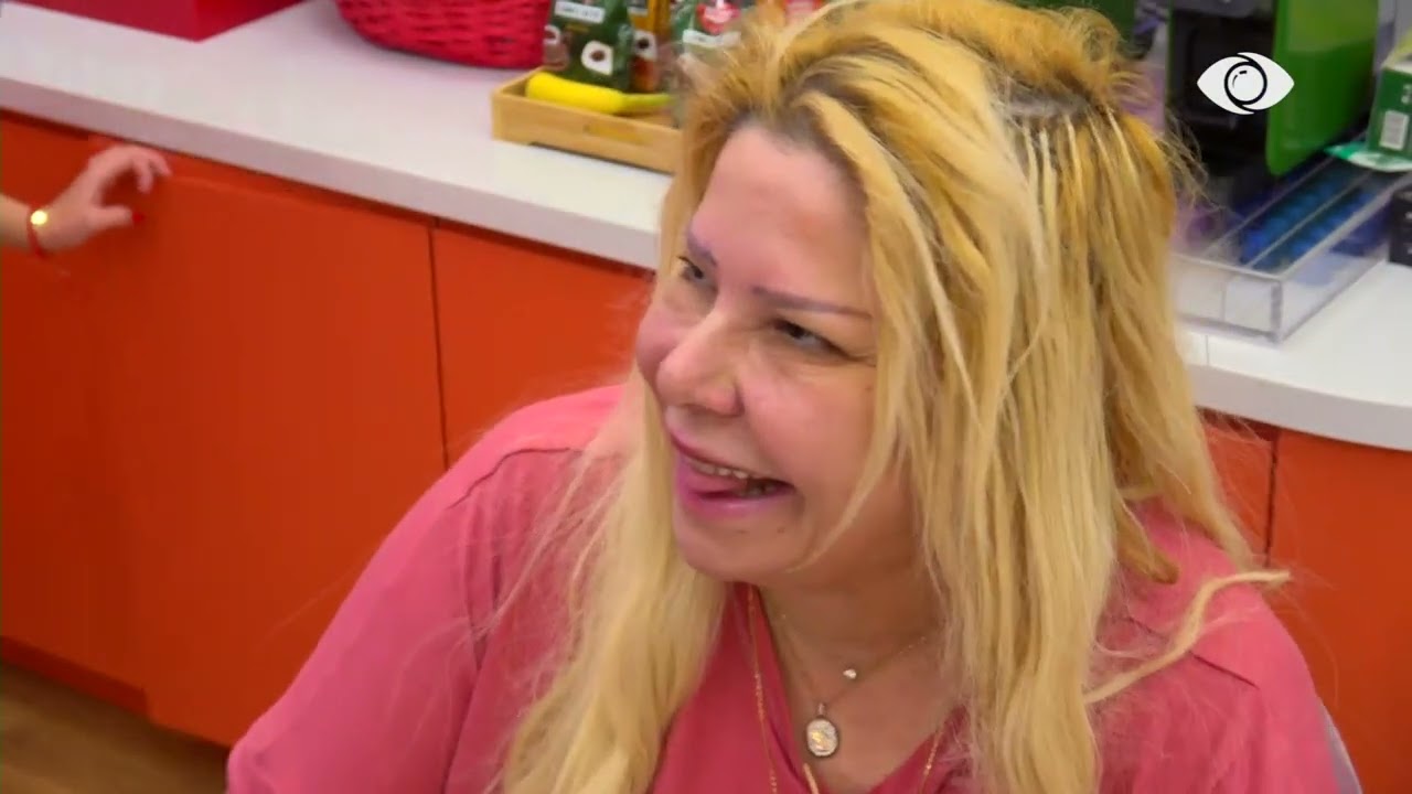 Ilnisa dhe Meritoni shkojnë të zgjojë Merin, “shpërthejnë” në të qeshura