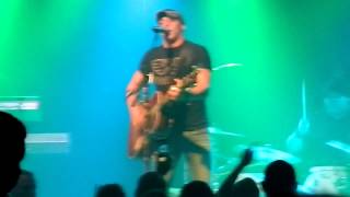 Trent Tomlinson singing right into the song &quot;Drunker Than Me&quot; @Lady Luck Casino