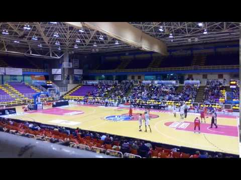 Espectacular jugada: Robo de balón de Rowell Graham-Bell que acaba machacando
