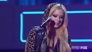 Avril Lavigne performs Shania Twain tribute and presents ACM Poet&#39;s Award at 2022 ACM Honors