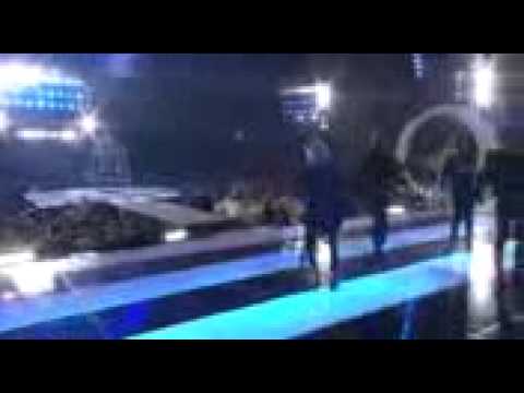 29-12-10 Lucifer Remix Rock Version - SHINee ft f(x) Live