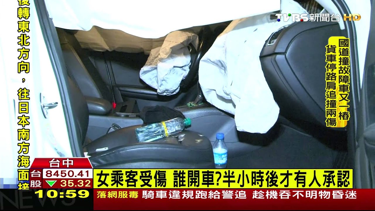 疑車速過快　白色奧迪連撞路旁五輛車