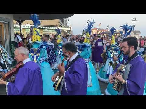 FERKO STRING BAND PLAYING ON THE OCNJ BOARDWALK INTO MANCO'S PIZZA SHOP