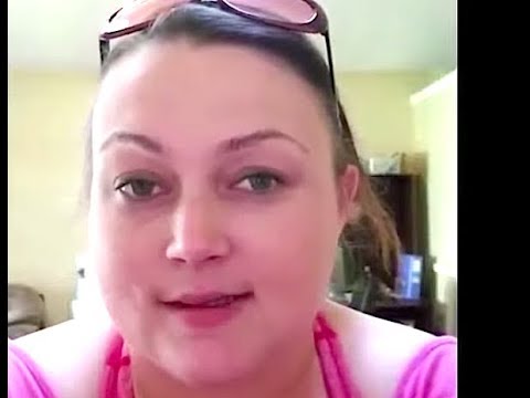 あなたは悪い子供時代を持っていた場合は、彼女の恐ろしい物語はあなたを助けることができます (If You Had A Bad Childhood Her Horrible Story Can Help You)