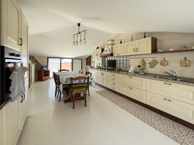 Reggio Calabria, Contrada Armacà: Ampia Mansarda con Vista Panoramica in Vendita