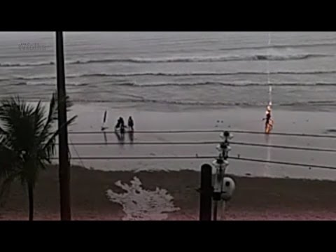 Turista fica em estado grave após ser atingida por raio em Itanhaém