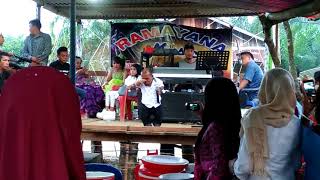 Download lagu Timpeh Ucok BABA Takicuah di Nan Tarang mp3 Download lagu Timpeh Ucok BABA Takicuah di Nan Tarang mp3