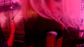 Connan Mockasin "It's Your Body 1" : Converse Red Light Session