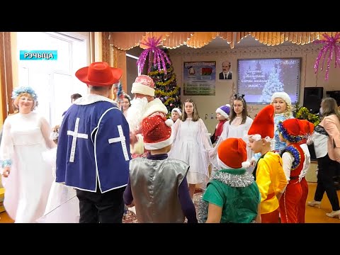Речицкую школу-интернат для детей с нарушениями слуха с подарками посетили депутаты видео