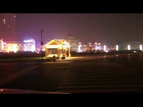 Dalian, China, Praça Xinghai à noite