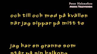 Jag har en granne som står på sin balkong