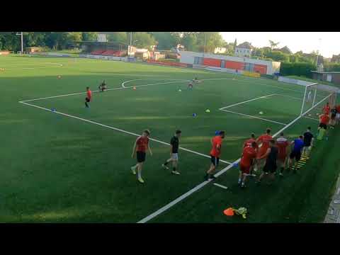 Fussballtraining: Schnelligkeitstraining - Fußarbeit mit schnellen Richtungswechseln