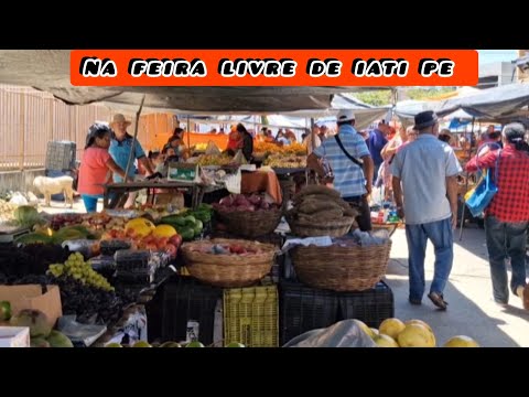 Na feira de iati Pe tem muitas flutras carnes verduras em jarrão e bons preços 