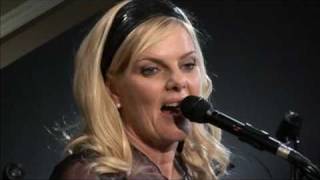 Carol Welsman performs "I'm gonna go fishin'" on AM740