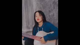 Download lagu STORY WA 30 DETIK CEWE MAIN GITAR KEREN KEKINIAN mp3