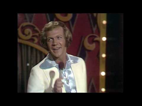 Stuart Gillies — "I'm a Song" (BBC Seaside Special, 1975)