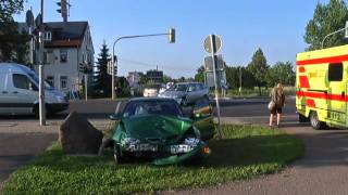 preview picture of video 'Frienstedt: Rote Ampel übersehen - 2 Verletzte bei Unfall auf der B7'