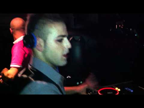 Ore 00.40 - SILVIO ONION DJ & GIUSEPPE SALVIA VOX @ TAITU' BREAKING DAWN 2011 - 31.10.2011