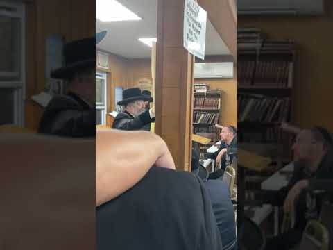 rabbi jungreis niklesburg rebbe amazing footage peace love woodbourne shul(2)