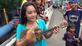 Download lagu Yanti si pengamen jalanan cantik mempesona mp3 Download lagu Yanti si pengamen jalanan cantik mempesona mp3
